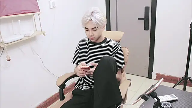 VIP-77 online show from August 8, 1:35 pm