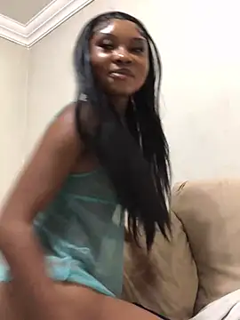 Snapshot of Lightskinnelle chatting on July 4, 10:16 pm Lightskinnelle online show from July 4, 10:16 pm