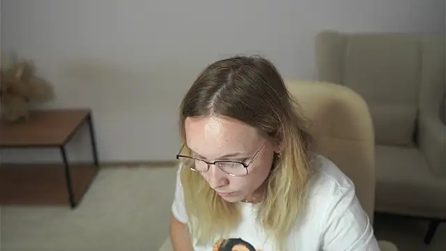 OraliaRokusek online show from July 6, 3:03 pm