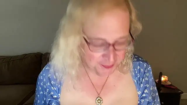 Snapshot of silverbanger3 chatting on March 7, 9:23 pm silverbanger3 online show from March 7, 9:23 pm