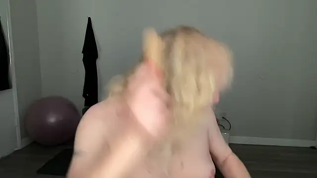 Snapshot of silverbanger3 chatting on March 24, 5:18 pm silverbanger3 online show from March 24, 5:18 pm