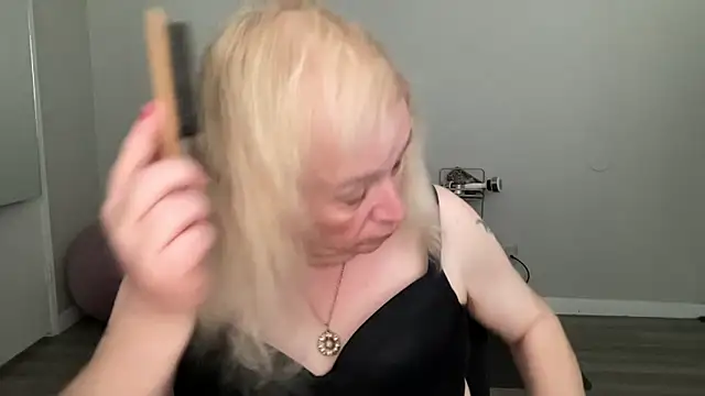 Snapshot of silverbanger3 chatting on March 26, 7:19 pm silverbanger3 online show from March 26, 7:19 pm