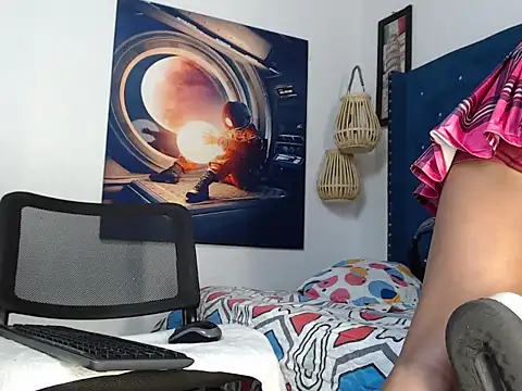 Snapshot of Hotchantal1 chatting on June 30, 1:56 pm Hotchantal1 online show from June 30, 1:56 pm