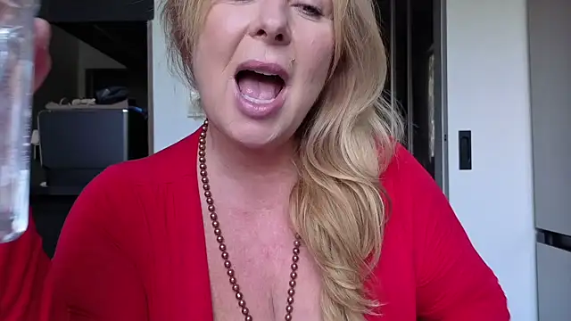 Snapshot of TammyJeann chatting on July 14, 8:19 am TammyJeann online show from July 14, 8:19 am