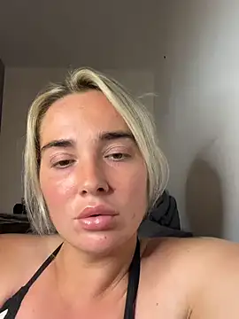 Snapshot of MarnieMilfxox chatting on July 10, 8:44 pm MarnieMilfxox online show from July 10, 8:44 pm