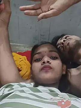 Snapshot of Horny_Couple-23 chatting on July 1, 8:05 am Horny Couple-23 online show from July 1, 8:05 am
