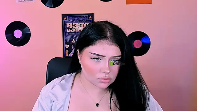 amanda striking online show from July 5, 9:05 am