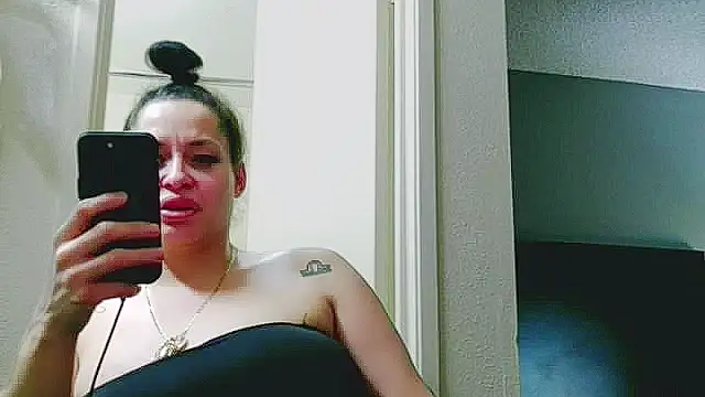 Snapshot of imisamoore69 chatting on January 17, 7:13 am imisamoore69 online show from January 17, 7:13 am