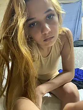 Snapshot of amandablonde49 chatting on July 7, 4:11 pm amandablonde49 online show from July 7, 4:11 pm