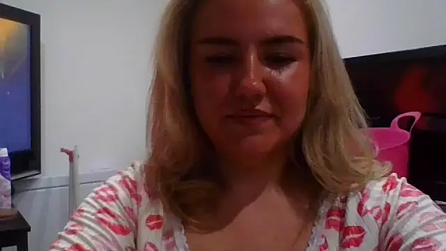 MaddyCherryX online show from July 4, 9:32 pm