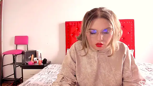 Snapshot of Sofia__bella chatting on July 3, 4:57 pm Sofia bella online show from July 3, 4:57 pm