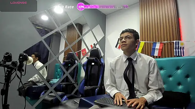 Snapshot of Mike_red chatting on July 8, 3:22 am Mike red online show from July 8, 3:22 am