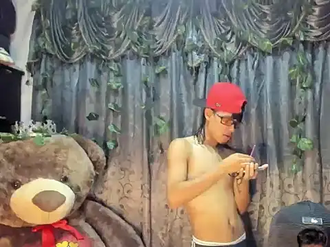 hot guys23 online show from July 11, 9:05 pm