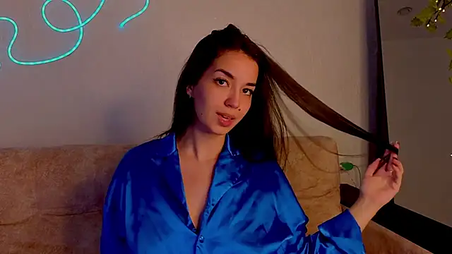 Snapshot of MollyGilberg chatting on July 15, 6:18 am MollyGilberg online show from July 15, 6:18 am