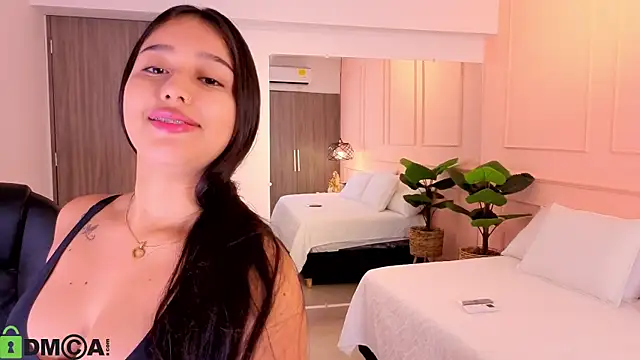BELLA GAITAN  online show from July 7, 11:47 am