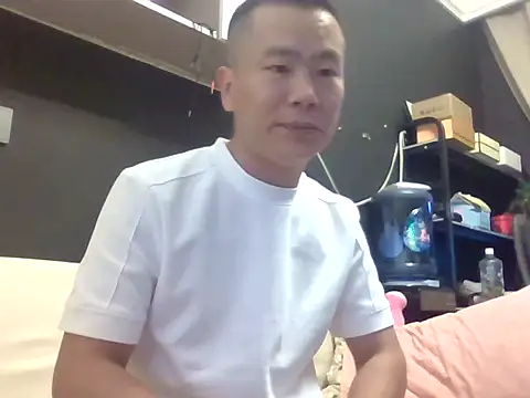 Snapshot of guan12366 chatting on July 6, 10:45 am guan12366 online show from July 6, 10:45 am