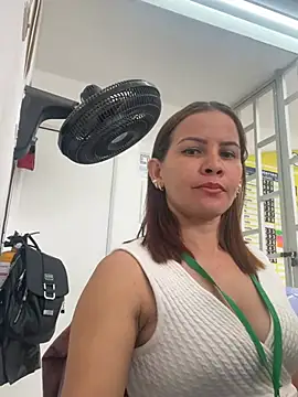 Snapshot of RoseFenix chatting on July 17, 1:51 pm RoseFenix online show from July 17, 1:51 pm