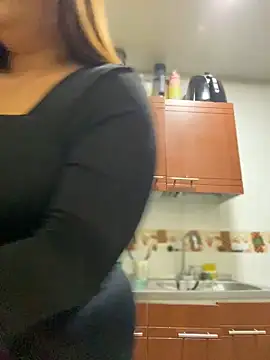 Snapshot of AliceStarshine chatting on February 4, 11:06 pm AliceStarshine online show from February 4, 11:06 pm