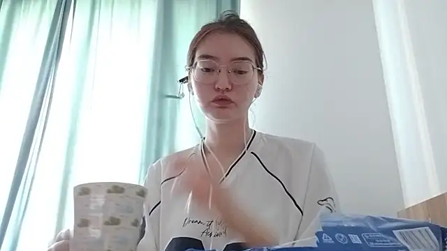 BeatrizGeving online show from July 5, 7:26 am