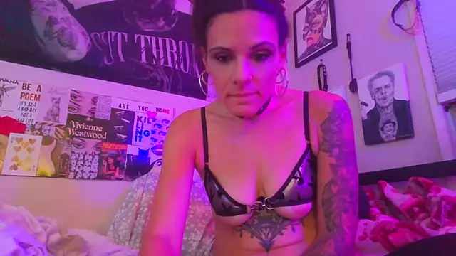 Snapshot of BabyxxSin chatting on July 20, 5:11 am BabyxxSin online show from July 20, 5:11 am