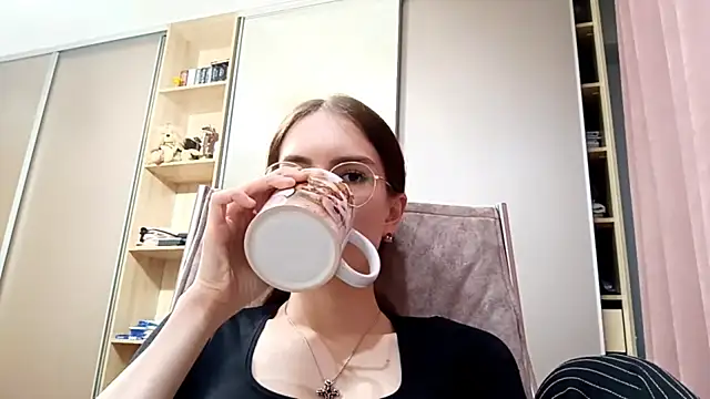 Snapshot of BrawAlly chatting on July 7, 10:30 am BrawAlly online show from July 7, 10:30 am
