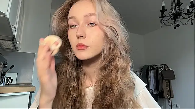 Snapshot of ShyandSkinnyAlice chatting on July 24, 12:25 pm ShyandSkinnyAlice online show from July 24, 12:25 pm