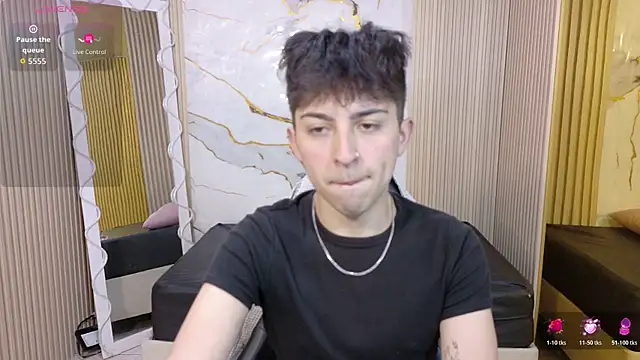 Snapshot of zane_tay chatting on July 8, 7:07 pm zane tay online show from July 8, 7:07 pm