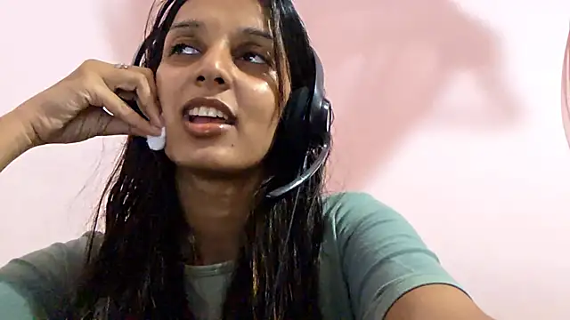 Snapshot of siinderellaa chatting on July 6, 3:14 pm siinderellaa online show from July 6, 3:14 pm