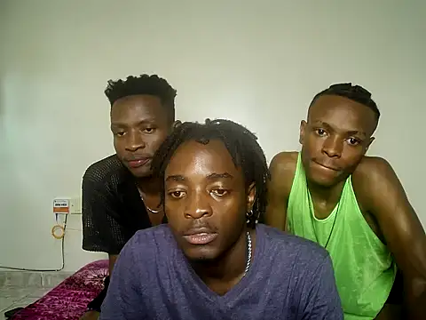 Snapshot of threemanias chatting on July 20, 1:13 pm threemanias online show from July 20, 1:13 pm