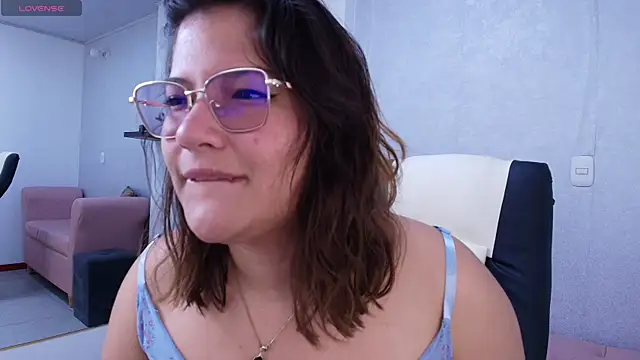 Snapshot of Lucero_Angels chatting on July 8, 7:51 pm Lucero Angels online show from July 8, 7:51 pm