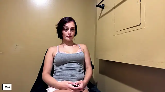 miaaellie online show from July 15, 4:18 am