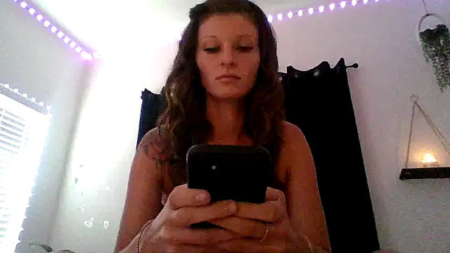 Snapshot of LuciousItaliaaa chatting on July 8, 8:57 pm LuciousItaliaaa online show from July 8, 8:57 pm