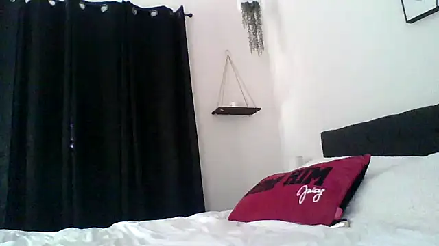 Snapshot of LuciousItaliaaa chatting on July 10, 12:59 am LuciousItaliaaa online show from July 10, 12:59 am