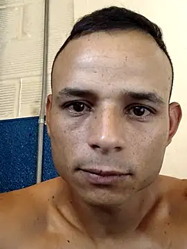 davidflz95 online show from July 13, 6:33 pm