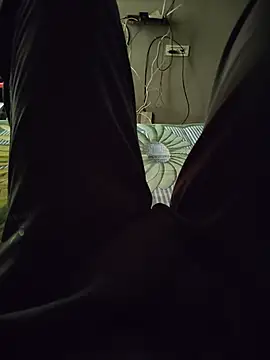 indianhotboy020 online show from August 3, 4:33 am