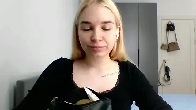 Snapshot of ReservedAmino chatting on July 9, 10:30 am ReservedAmino online show from July 9, 10:30 am