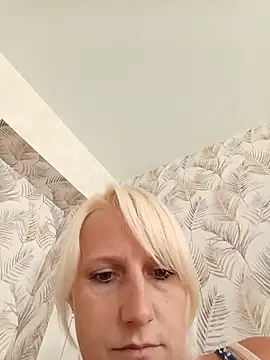 Snapshot of Amina-lov chatting on July 11, 12:19 pm Amina-lov online show from July 11, 12:19 pm