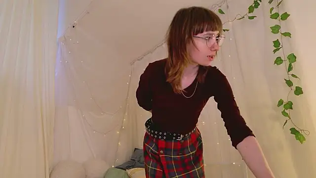 Snapshot of Naomi_Evermore chatting on July 14, 5:45 am Naomi Evermore online show from July 14, 5:45 am