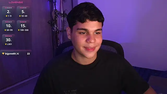 Snapshot of james_jonnes_ chatting on July 10, 6:54 pm james jonnes online show from July 10, 6:54 pm