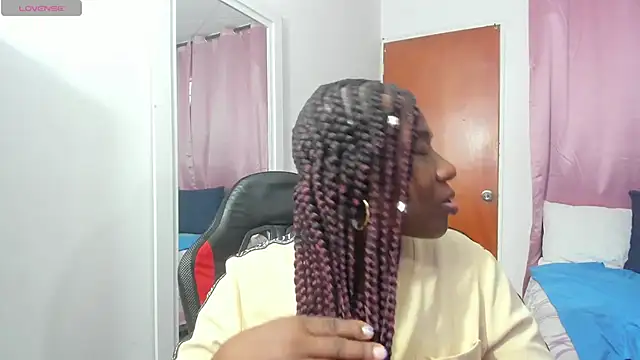 Snapshot of LupeAdams chatting on April 7, 10:20 pm LupeAdams online show from April 7, 10:20 pm