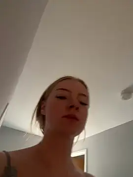 bleurose18 online show from July 31, 11:53 am