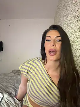 ItsMina  online show from July 11, 9:05 pm