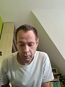 Snapshot of matdev82 chatting on July 11, 5:21 am matdev82 online show from July 11, 5:21 am