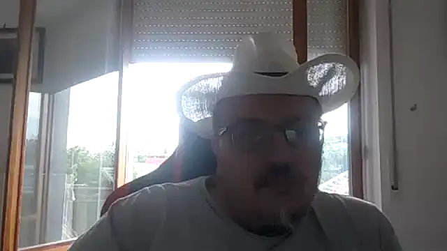 Snapshot of Theitalianpapi chatting on July 11, 4:21 pm Theitalianpapi online show from July 11, 4:21 pm