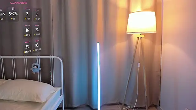 Snapshot of AmiliYan chatting on March 21, 9:47 am AmiliYan online show from March 21, 9:47 am