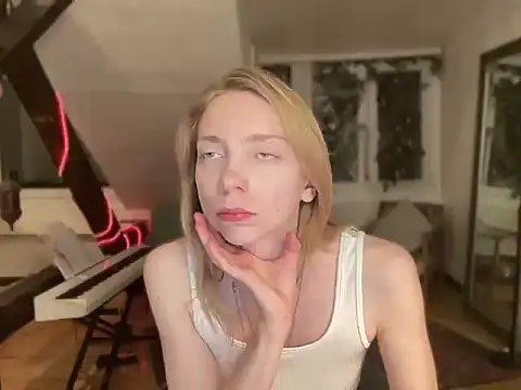 Snapshot of Anna_darko chatting on July 13, 9:50 pm Anna darko online show from July 13, 9:50 pm