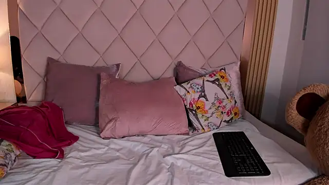 Snapshot of melori_stone chatting on July 28, 4:39 pm melori stone online show from July 28, 4:39 pm