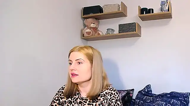 alisenties online show from March 2, 3:30 pm