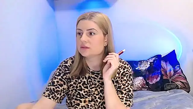Snapshot of alisenties chatting on April 29, 3:05 pm alisenties online show from April 29, 3:05 pm