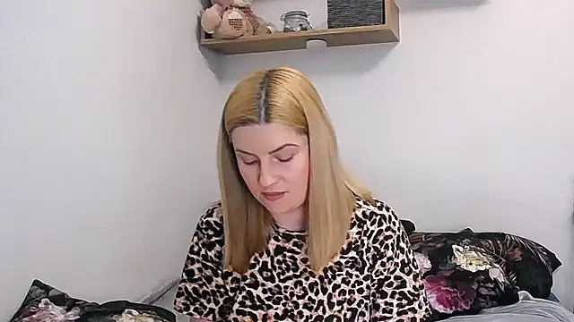 Snapshot of alisenties chatting on May 10, 2:33 pm alisenties online show from May 10, 2:33 pm